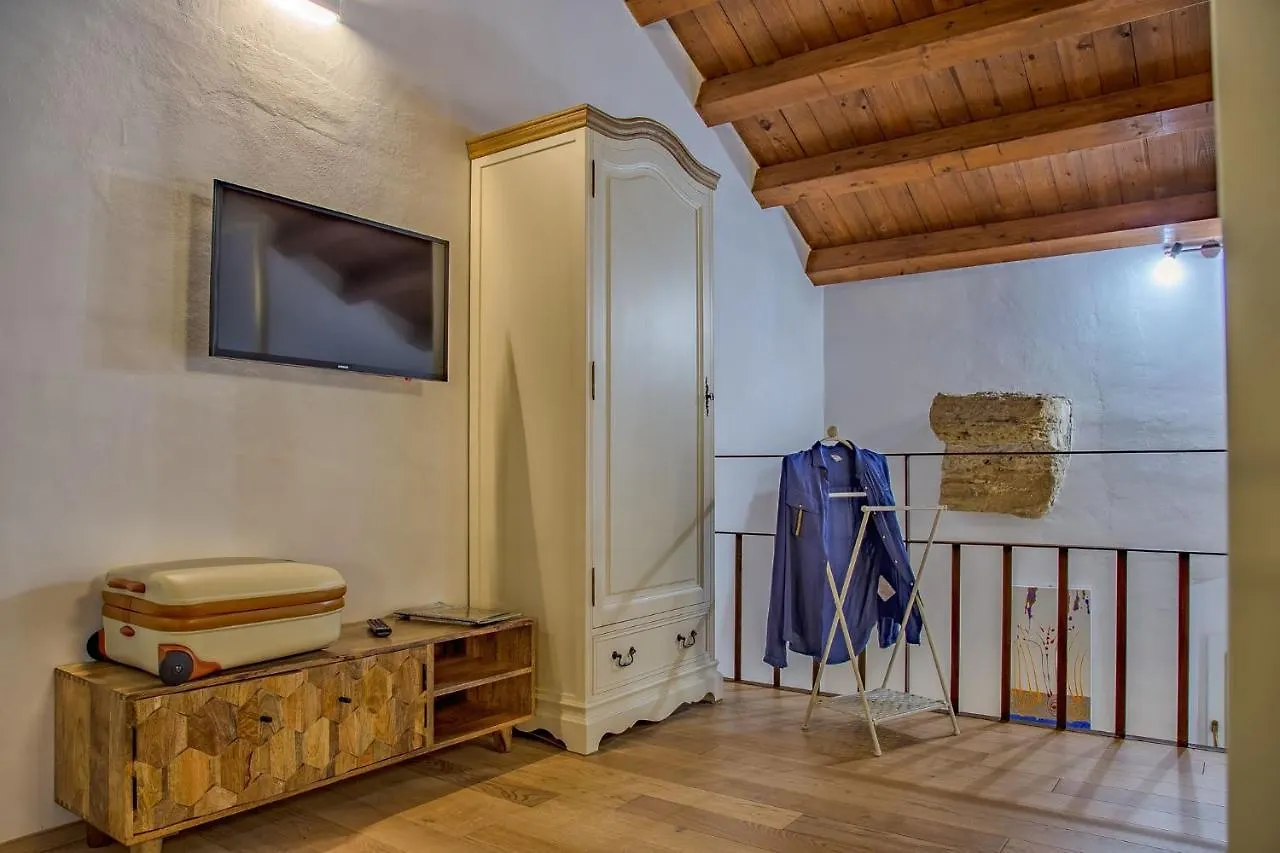 Le Maestranze Deluxe Rooms Sciacca 3*,