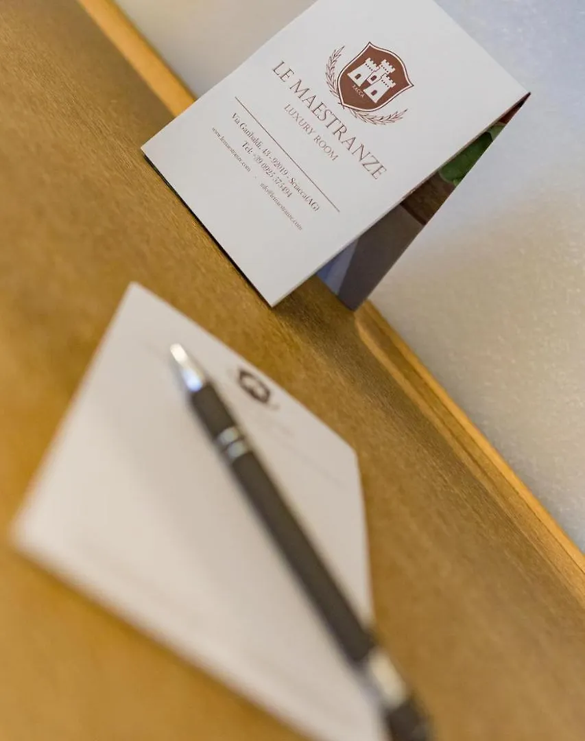 Le Maestranze Deluxe Rooms شاكا 3*,  إيطاليا